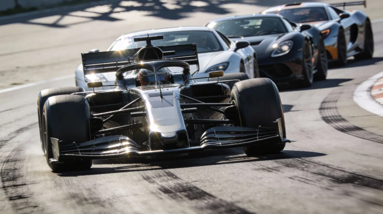 Почему болиды F1 такие быстрые: главные причины