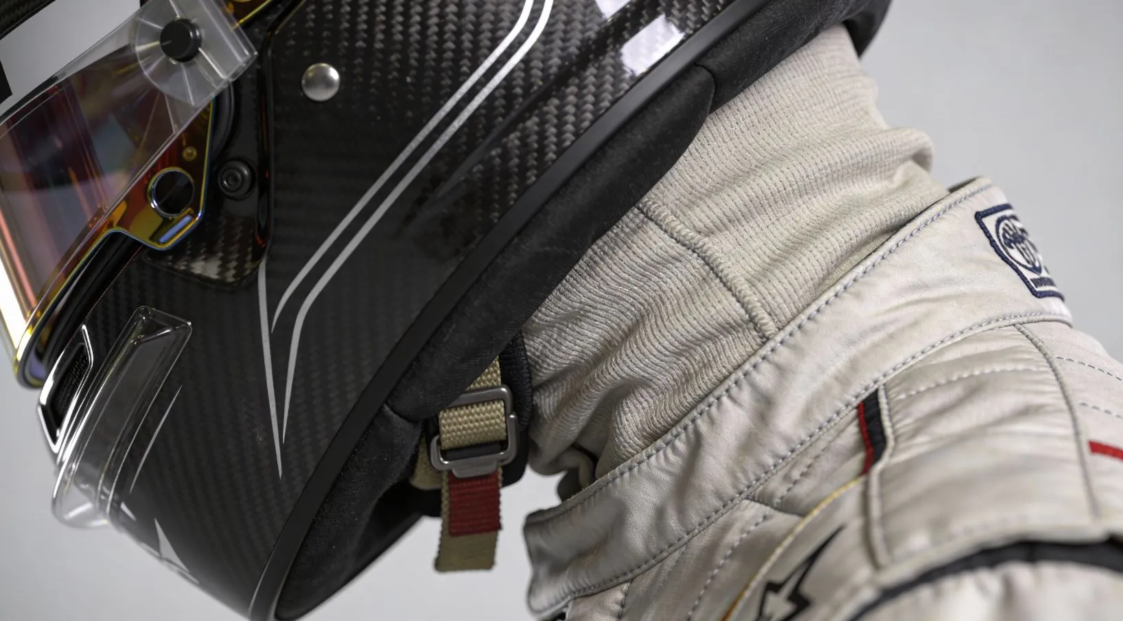 Экипировка пилота F1: костюм, шлем и защита