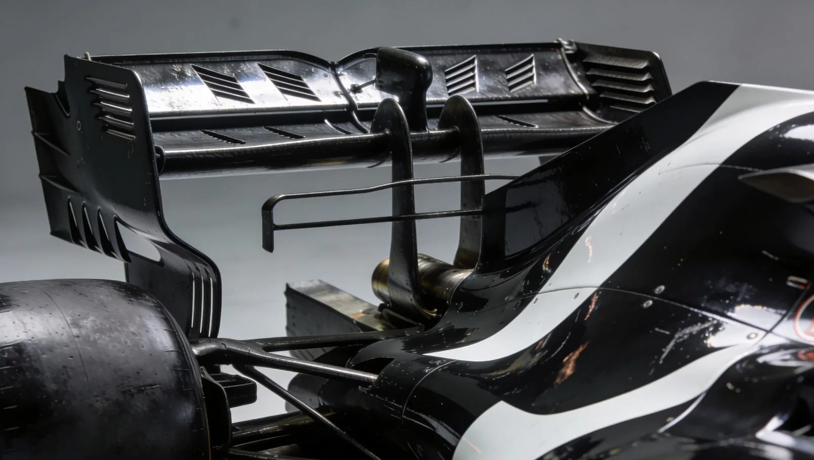 Крылья F1: как работают переднее и заднее